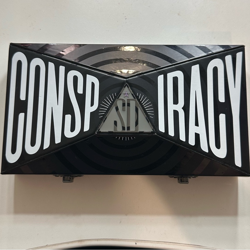 Conspiracy Palette